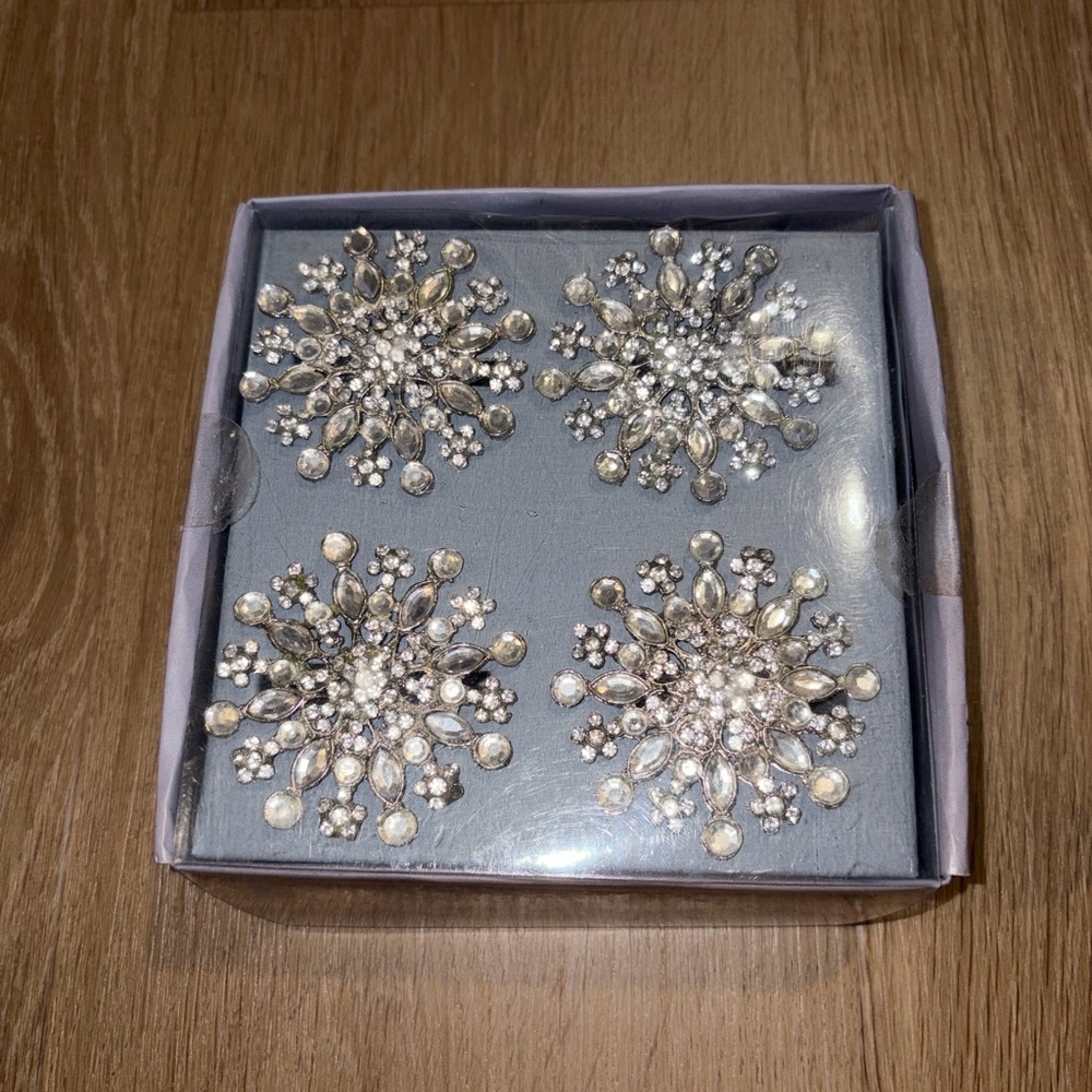 Set Of 4 Silver Rhinestone Jeweled Snowflake Napkin Rings Christmas New In Box